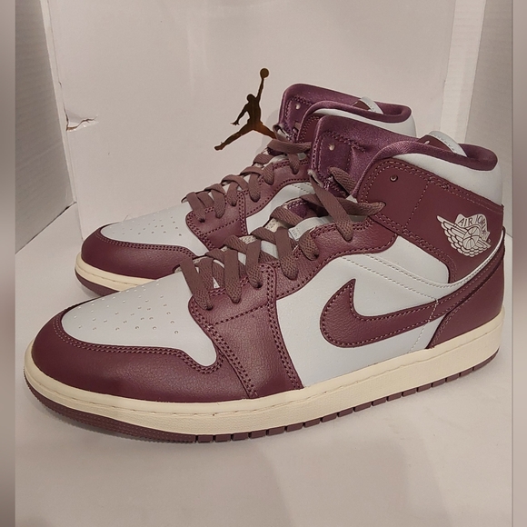 JORDAN 1 MID PLATINUM MAUVE 9.5M/11WBRAND NEW IN BOX - Picture 1 of 4